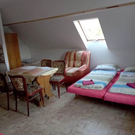 Apartman Police Nad Metujiアパートメント エクステリア 写真