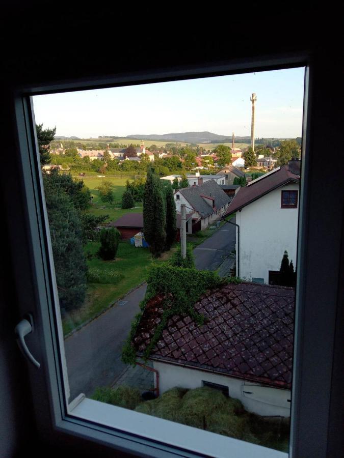 Apartman Police Nad Metujiアパートメント エクステリア 写真
