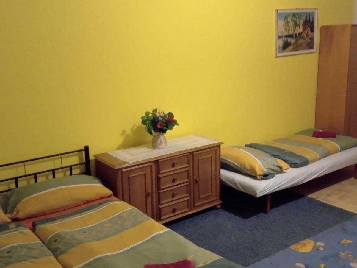Apartman Police Nad Metujiアパートメント エクステリア 写真