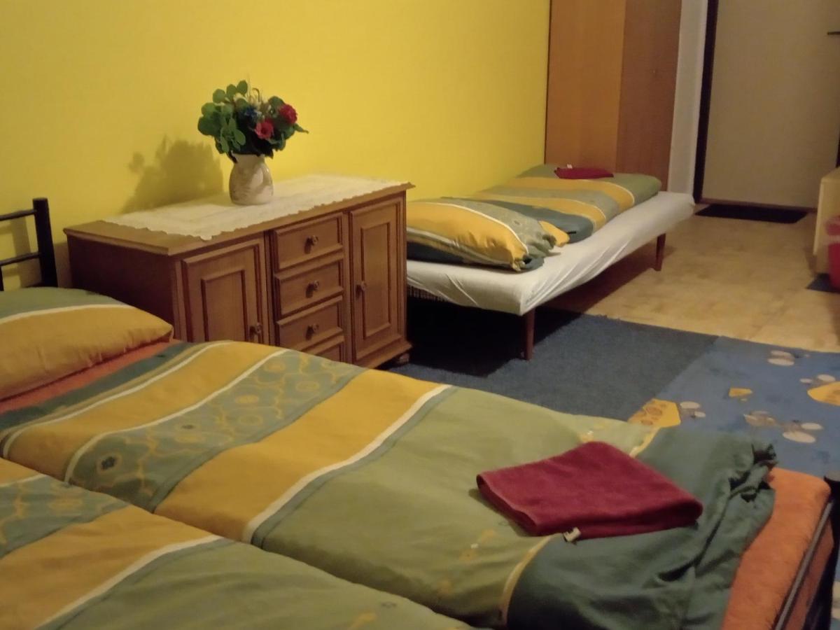 Apartman Police Nad Metujiアパートメント エクステリア 写真